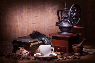 Fincan kahve, Kuru gül ve taşlama tezgahı