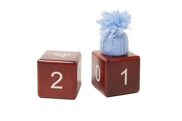 Numeri 21 su cubi di legno con cappello al numero uno. Concetto del nuovo anno 2021. Felice anno nuovo 2021. — Foto Stock