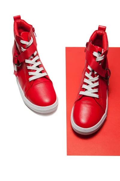 Sport Czerwone Skórzane Buty Izolowane Białym Tle Jeden Białym Jeden — Zdjęcie stockowe