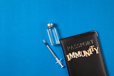 Bağışıklık pasaport sertifikası Coronavirus Covid-19, virüs pandemisine karşı aşı ya da tedaviden sonra tecridi durdurmak için. Pankart ya da günlük için Concpt düz dizayn.