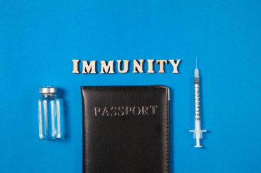 Bağışıklık pasaport sertifikası Coronavirus Covid-19, virüs pandemisine karşı aşı ya da tedaviden sonra tecridi durdurmak için. Pankart veya blog için düz dizayn kavramını kabul et.