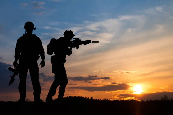 Silueta Soldados Contra Amanecer Concepto Protección Patriotismo Honor Fuerzas Armadas — Foto de Stock