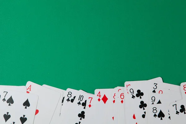 Классические Игральные Карты Зеленом Фоне Местом Текста Азартные Игры Казино — стоковое фото