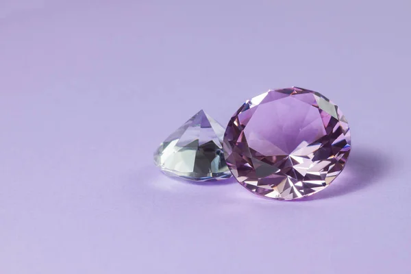 Lila Edelsteine Für Schmuckstücke Design Große Diamanten Kristall Auf Lila — Stockfoto