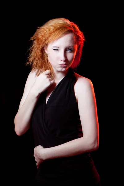 Redhead vrouw knipogend — Stockfoto