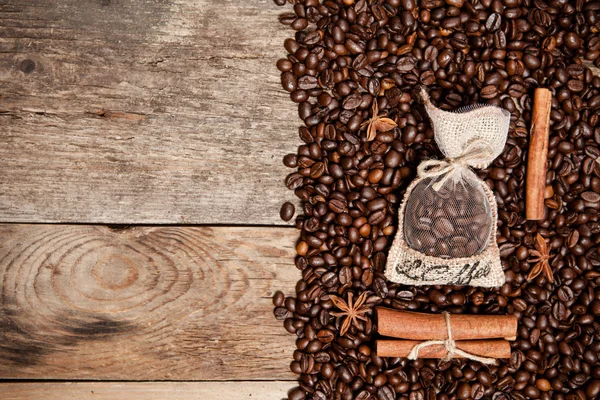 Stadig liv af kaffebønner - Stock-foto