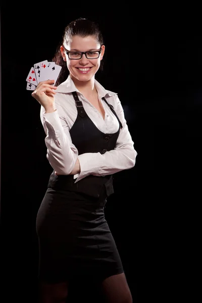 Joven mujer jugando en el juego — Foto de Stock