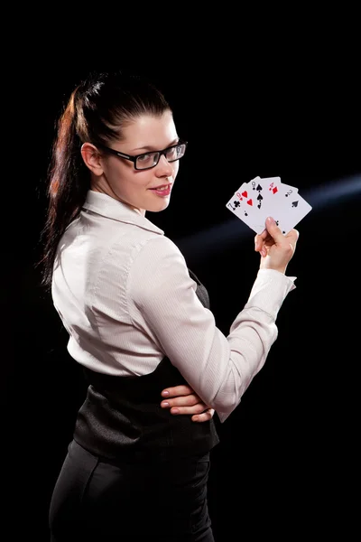 Joven mujer jugando en el juego — Foto de Stock