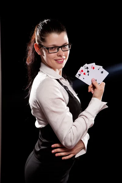 Joven mujer jugando en el juego — Foto de Stock