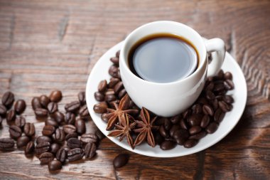 Kahve fasulye ve baharatlar ile