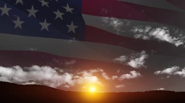 Gaziler Günü yazılı siyah beyaz gökyüzü ve ABD bayrağı arkaplanı. Gaziler Günü, Anma Günü, Bağımsızlık Günü. ABD kutlaması.