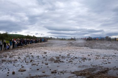 Geysir, Iceland; 08 August 2025; Tourists waiting for the Strokkur geysir in Southern Iceland to erupt