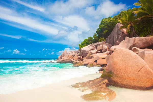 Hermosa playa Petite Cocos, en La DigueIsland, Seychelles —  Fotos de Stock