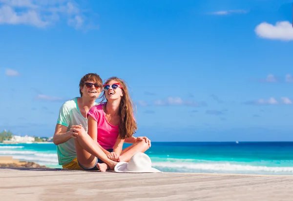 Pareja joven en una escapada romántica —  Fotos de Stock