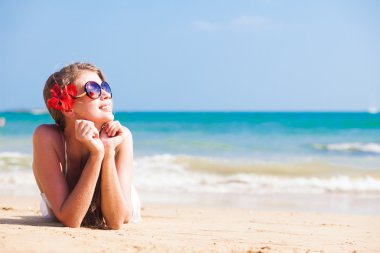 çiçek saç tropikal plaj bikini uzun saçlı kadın