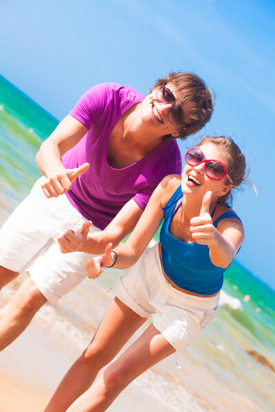 picture of happy couple in sunglasses on the beach