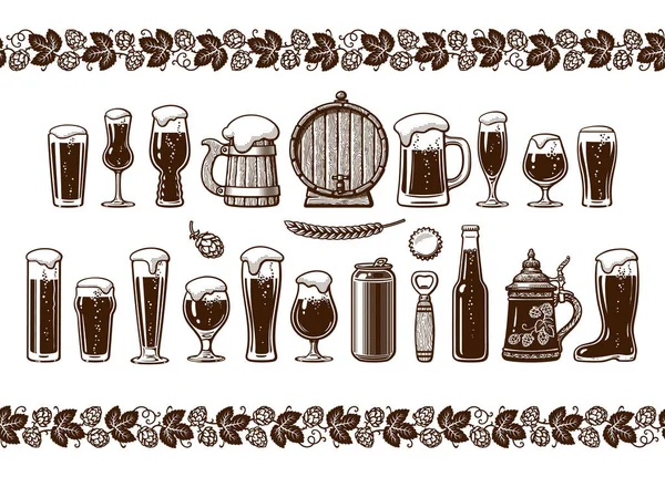 Varios tipos de vasos de cerveza y tazas. Frontera sin fisuras. Ilustración vectorial de estilo grabado dibujado a mano aislado sobre fondo blanco. Elementos de diseño para cervecería, festival de cerveza, bar, decoración de pub. — Archivo Imágenes Vectoriales