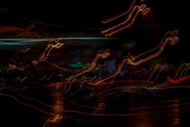 Işık çizgi gece gökyüzü ve araba farlar ışıklar p yaptı