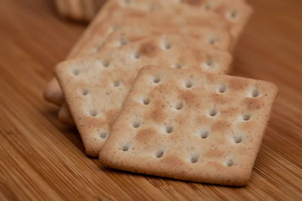 Galletas secas sobre la mesa — Foto de Stock