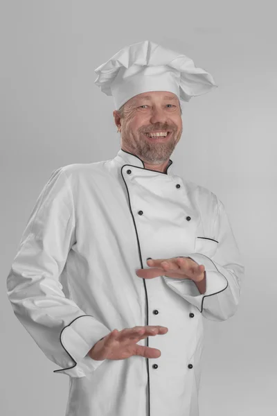 Cocinar en la gorra blanca se ríe —  Fotos de Stock