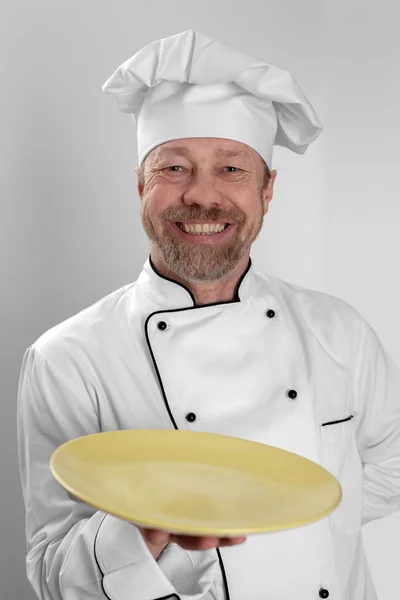 Chef con un tazón amarillo en la mano y una gran sonrisa —  Fotos de Stock