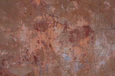 Kırmızı-kahverengi duvar çatlaklar