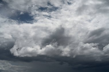 dramatik fırtınalı bulutlu gökyüzü