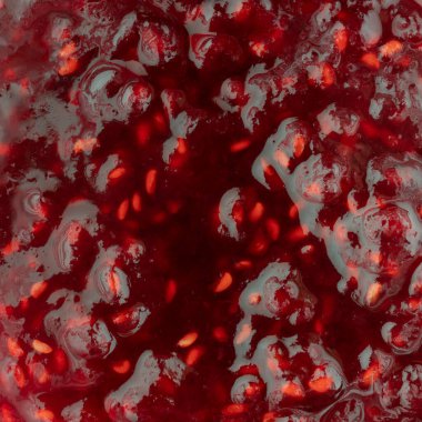 Beyaz arkaplanda nar tohumları