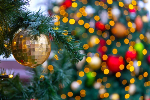 Bir Noel Ağacının Şenlikli Güzel Dalları — Stok fotoğraf