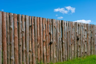 Ahşap çit. Eski ahşap çitin dokusu. Ahşap vintage arkaplan. 