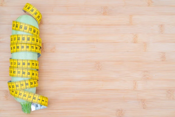 Gele Meetlint Groenten Een Houten Snijplank Gezonde Levensstijl Dieet — Stockfoto