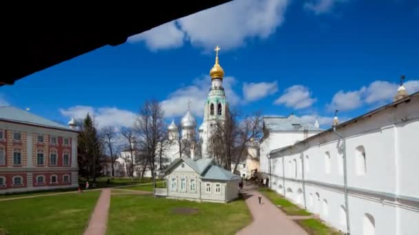 Bell tower in de stad van Vologda Kremlin — Stockvideo