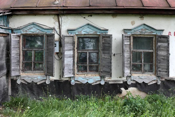 Fenster des alten Hauses — Stockfoto