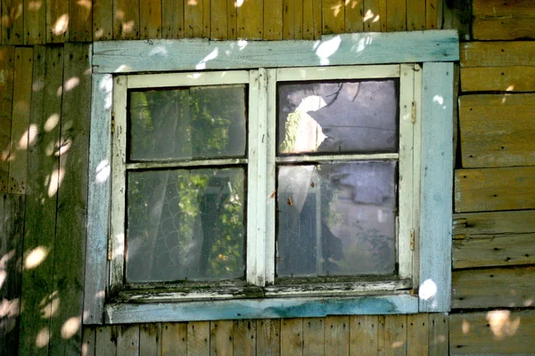 Fönster i det gamla huset — Stockfoto