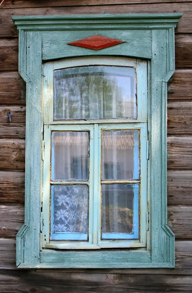 Raam van het oude huis — Stockfoto