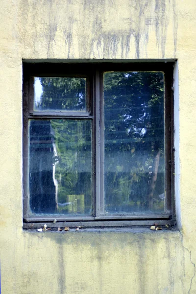古い家の窓 — ストック写真