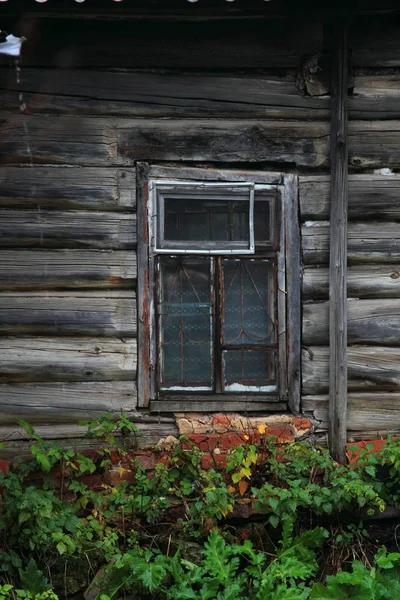 Okno starého domu — Stock fotografie