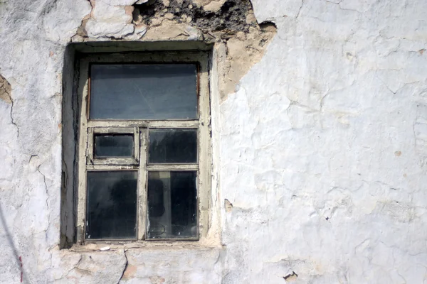 Fönster i det gamla huset — Stockfoto