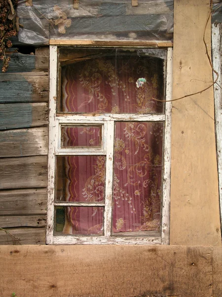 Fönster i det gamla huset — Stockfoto