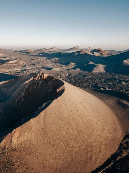 Timanfaya, Paisaje Volcánico en la Isla de Lanzarote. Islas Canarias — Foto de Stock