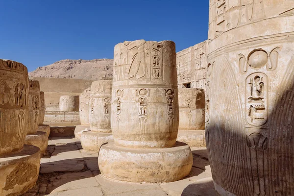 รายละเอียดคอลัมน์วัด Medinet Habu, Luxor, อียิปต์ Thebes, แอฟริกา — ภาพถ่ายสต็อก