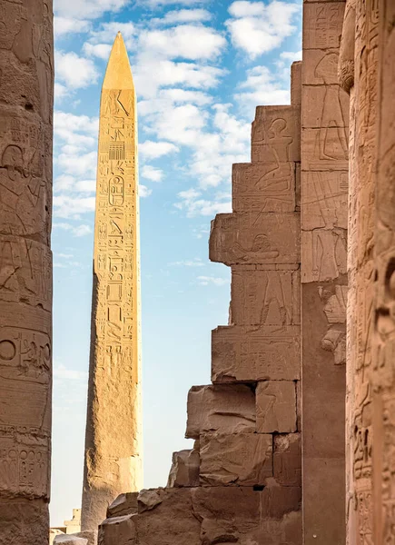 เสาที่วัดคาร์นาค ลักเซอร์ อียิปต์ แอฟริกา — ภาพถ่ายสต็อก