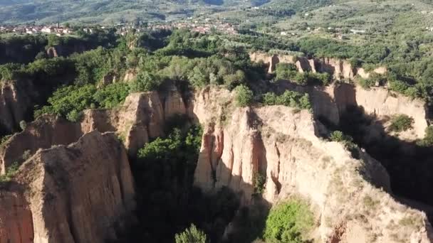 Balze Valdarno, Tuscany, İtalya kanyonu. hava görünümü — Stok video