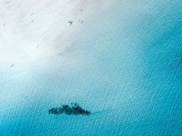 Middelhavsstranden La Pelosa, Stintino, Sardinia, Italia. Sett fra luften – stockfoto