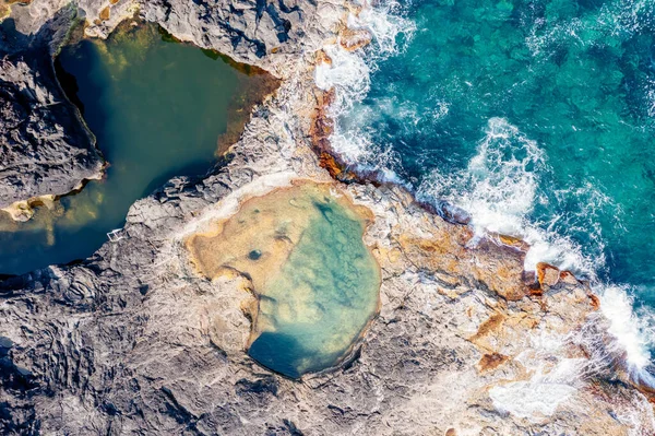 Vista aérea Piscina natural junto al océano, Mosteiros, Sao Miguel. Azores — Foto de Stock