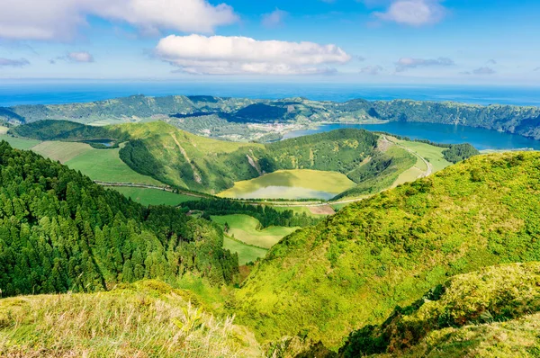 Sete Cidades, näkymä Boca Do Inferno Miradourosta. Sao Miguel, Azorit — kuvapankkivalokuva