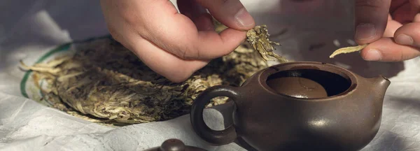 Taças Cerâmica Feitas Argila Sobre Fundo Madeira — Fotografia de Stock