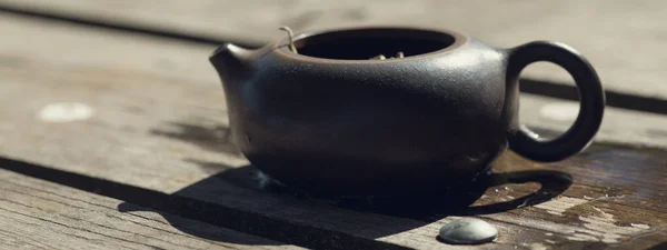 Китайская Чайная Церемония Керамический Чайник Глины Миски Деревянном Фоне — стоковое фото
