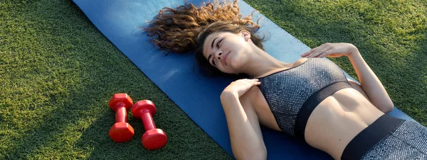 Beautiful Smiling Girl Morning Gym Park — Stock Photo, Image