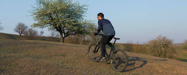 Ciclista Shorts Jersey Uma Bicicleta Moderna Cauda Dura Carbono Com — Fotografia de Stock